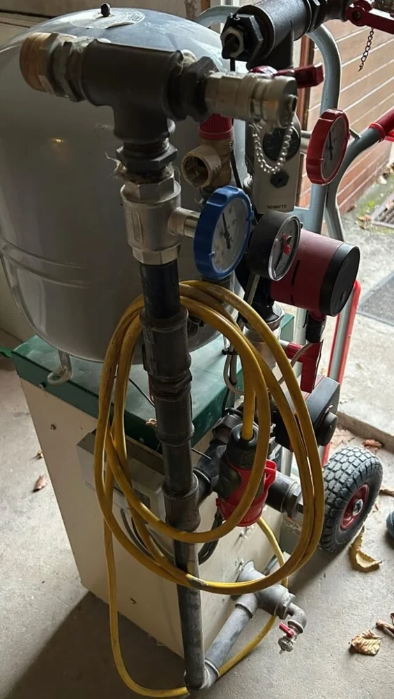 Mobile Heizung aus dem Geräteverleih von LM Haustechnik
